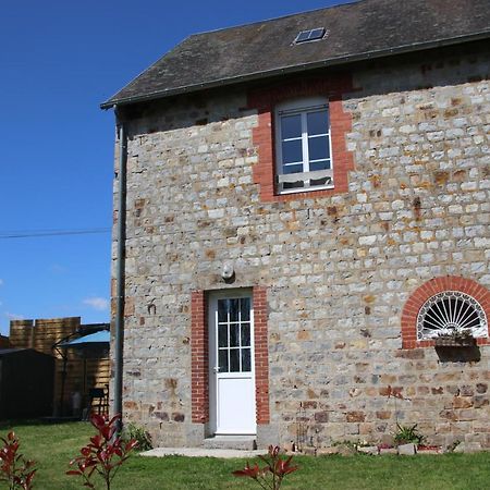 Le Vieil Home, au pied de la cité médiévale La Haute-Chapelle Exterior foto